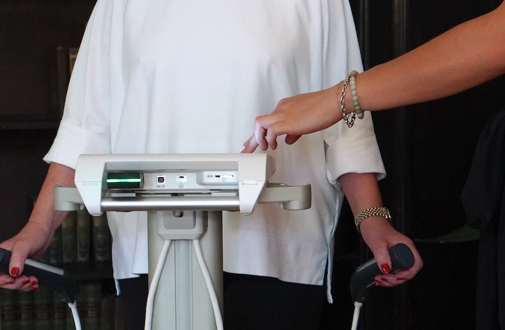 Sportwissenschaftliche Tests bei Josi Danneberg in Darmstadt zur Analyse von Haltung, Beweglichkeit und Muskelkraft